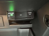 Audiの車両では、ETC車載器が標準して提供されていることが多いです。このシステムを使うことで、高速道路の料金所でわざわざ停止して料金を支払うことなく、スムーズに通行できます。