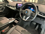 BMWの操作パネルは使いやすさを追求し日常生活で必要なボタン&スイッチを使えるようにした構造となっております。購入時から沢山触って体感してください。