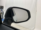後続車が接近するのを知らせてくれるBSM(ブラインドスポットモニター)。接近するとドアミラー部の警告灯が光ってくれるので、万が一の追突も防げそうですね♪上級装備です。