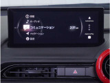 【純正マツダコネクトナビ】美しい地図画面と簡単操作が特徴です。手元のコマンダーで操作が可能なので入力や操作も便利ですね!各種車両設定や車両情報を確認することも可能です。