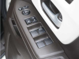 ◆パワーウィンドウスイッチ◆運転席から全席の窓の開閉操作を行うことが出来いつでも換気ができます!