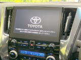 【10.5インチナビ】高級感とインパクトのある大画面ナビを装備。各種オーディオ操作はもちろん、スマホ連携もできる利便性の高いナビです♪