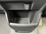 センターコンソールボックス パワーアウトレット
