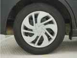 ◆純正ホイール装着車◆シンプルなデザインのホイールキャップ付きです。