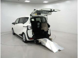 車いす仕様車、助手席側セカンドシート付(スロープタイプ)
