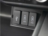 ◆USBチャージャー◆使いやすい場所に装備されています。