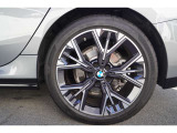 BMW承認の純正タイヤを装備しております☆お問合せ(無料ダイヤル)0078-6002-613077迄お待ちしております。大阪府吹田市芳野町5-55 毎水曜、第二・第三火曜日定休 営業時間10:00〜18:00