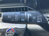雨天時でも安心して運転できるよう、操作しやすいワイパーレバーが装備されています。ワンタッチで雨量の自動調整も可能で、快適な視界を確保できます。
