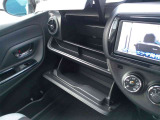 車検証などの保管に便利な小物入れがついています