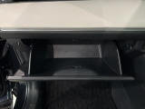 専門業者にて内外装のクリーニングを実施しております!