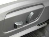 助手席は、メモリー機能なしとなりますが、パワーシートとなります!