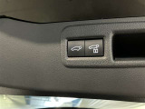 パワーバックドアは荷物の出し入れがしやすい優れものです!スイッチひとつで重いバックドアが締まります!日用品の大量買い出しにも大活躍します!