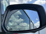 斜め後方から接近する車両を感知します。