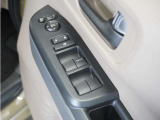 ◆パワーウィンドウスイッチ◆運転席から全席の窓の開閉操作を行うことが出来いつでも換気ができます!