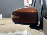 <ウィンカードアミラー>ライトの点滅で対向車、歩行者などに曲がることをお知らせ。安心安全につながります。
