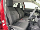 シックな色使いの運転席周りですね。すっきりとしたデザインで上品な色使いです。居心地の良い運転席、長く座ってられるリラックスできるデザインがいいですね。