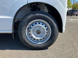スチールホイール装着しております。