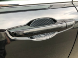【ドアハンドル】Hondaスマートキーを携帯し、ロックボタン、ドアハンドルを操作することで施錠や解錠ができます。