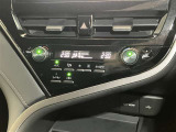 左右独立温度コントロールフルオートエアコンです。運転席、助手席それぞれで独立して温度設定ができます。冷え性の方が乗っても安心ですね♪