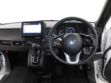 機能的にまとめられた運転席回り。運転しやすさにこだわりました。