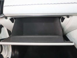 グローブボックス内広いです♪