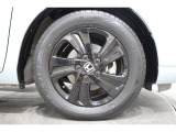 純正のアルミホイールが足元を飾ります!サイズは185/65R15になります!