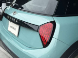 かわいいテールのデザインはほかの車にはない魅力があります。ひと目で&ldquo;MINI&rdquo;とわかるデザイン