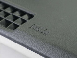 ◆助手席エアバッグ◆SRSエアバッグは、シートベルトだけでは防ぎきれない衝突時の衝撃から乗員を守るための安全装置。衝突時に瞬時に膨らみ、頭部や胸部がダッシュボードに直接衝突するのを防ぎます。