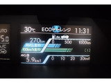 マルチファンクションディスプレイ 燃料情報やVDC(横滑り防止システム)の作動状態、メンテナンス項目など、車両のさまざまな情報を表示するカラー液晶画面です。