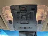 運転席にいながらボタン一つで左右どちらのスライドドアも自動開閉できる「両側パワースライドドアスイッチ」を装備しています!雨の日にわざわざ外に出てドアを開け閉めする必要がありません