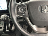 ステアリングにオーディオ操作スイッチが付いています。オーディオ画面に直接タッチしなくても操作が出来ますので、運転に集中できます。
