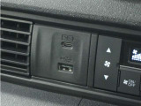 ◆USBチャージャー◆使いやすい場所に装備されています。