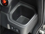 ◆ドリンクホルダー◆手の届きやすい場所にドリンクホルダーがあり、とても便利です。
