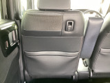 シートバックアッパーポケット(運転席/助手席)メッシュ素材は中身が見えて便利です。