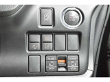 【両側パワースライドドア】スマートキーや運転席のスイッチで後席両側スライドドアの開閉が可能、電動だから力を入れてドアを開ける必要が無く、小さなお子様でも簡単に開け閉めでき快適です