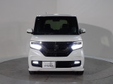 HIDより明るいLEDヘッドライトが装着されています。また点灯忘れも防止できるオートライトコントロール機能もついているので、夜間のドライブもより安全に楽しめますよ。