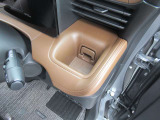 運転席用のドリンクホルダーです!
