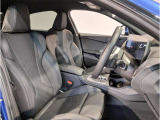 【コックピットシート】BMW車の主役席。車体中央にくる様に配置し車両重心とが一致する事でドライバーと車との一体感あるドライビングを実現。人間工学に基づき形成した形状が長時間のドライブ疲労も軽減します!