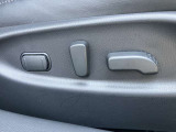 電動パワーシート、座席の前後、高低、リクライニングがレバー操作で簡単に調整出来ます。
