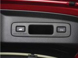 ◆予約クローズ機能付きパワーテールゲート◆キーや運転席のボタン、ハンズフリー機能など多彩なアクセスで自動開閉できます。