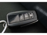 ■スマートキー■ 鍵を身に着けていれば、ドアの施錠・開錠が可能です!バッグから鍵を探し出す必要もないので、たくさん荷物を持っていたり雨の日傘をさしている時にも便利ですね!