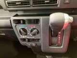 納車前にはプロのメカニックが、各部の点検を行います。ディーラーにしか出来ない品質、そしてサービスできっと満足していただけると思います!