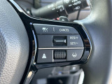 【ステアリングリモコン】手元のボタンから、オーディオやナビなどの操作ができるので、よそ見をせずに安全に運転に集中できます!