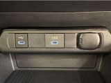 通信用と充電用のtype-c付き。スマートフォンやタブレットなどの充電に便利です。