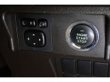 狭い場所も苦になりません。電動格納ドアミラー装備。キーがポケットやバックの中でもワンプッシュでエンジンスタートでき便利です。
