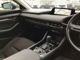 広々とした視界で運転も快適。勿論、安心、安全なSRSエアバックシステム運転席&助手席付