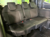 床下収納式のサードシートです。座席部分をコンパクトに収納でき、広大な荷室スペースとしてお使いいただけます!乗車人数や荷物の量など利用シーンに合わせて3列目を有効活用でき、とっても便利♪
