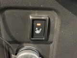 運転席側にはシートヒーターが付いています!寒い日に便利な装備ですね。
