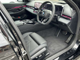 国道1号線に沿い横浜市営地下鉄「三ッ沢上町駅」から徒歩約10分。 BMW Premium Selection 横浜三ッ沢店 / 〒240-0062神奈川県横浜市保土ヶ谷区岡沢町322-3 / TEL:045-612-8488
