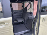 シ-トは独立可倒式、色々な荷物が積載できます。